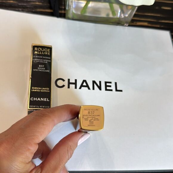 Chanel Rouge Allure shade 837 (Spectacular) Red~Discontinued & Limited Edition - Picture 4 of 7